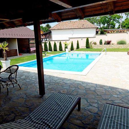 Aqualux Apartments Врдник Экстерьер фото